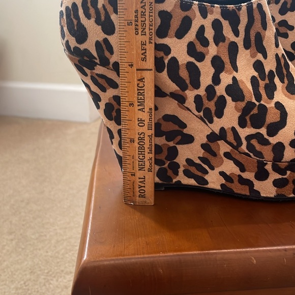 NWOT Massimo leopard print stacked heels with side zipper. Size 7 1/2. - Picture 3 of 8